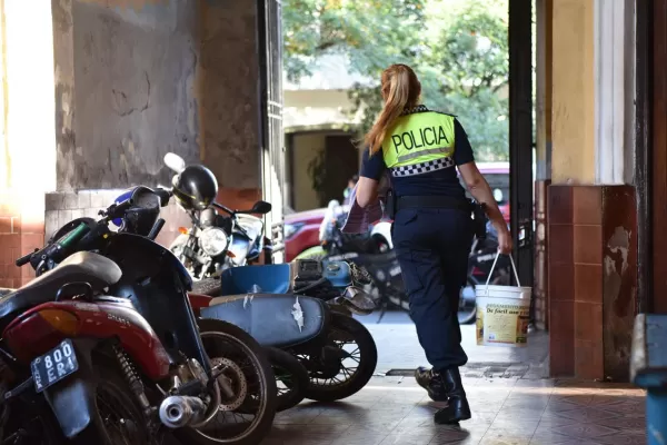 Sin descanso: los policías se las rebuscan para conseguir barbijos y desinfectar
