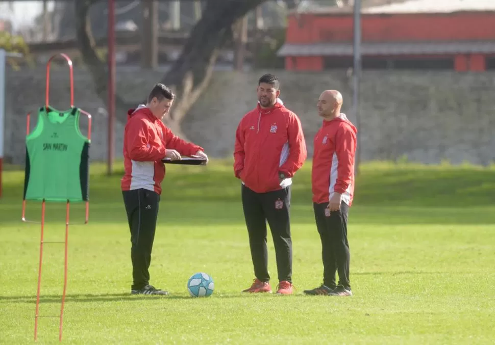 POSTURA. Salvatierra entiende que Atlético AFA debe darle por ganado el partido al “Decano”. LA GACETA / FOTO DE franco vera