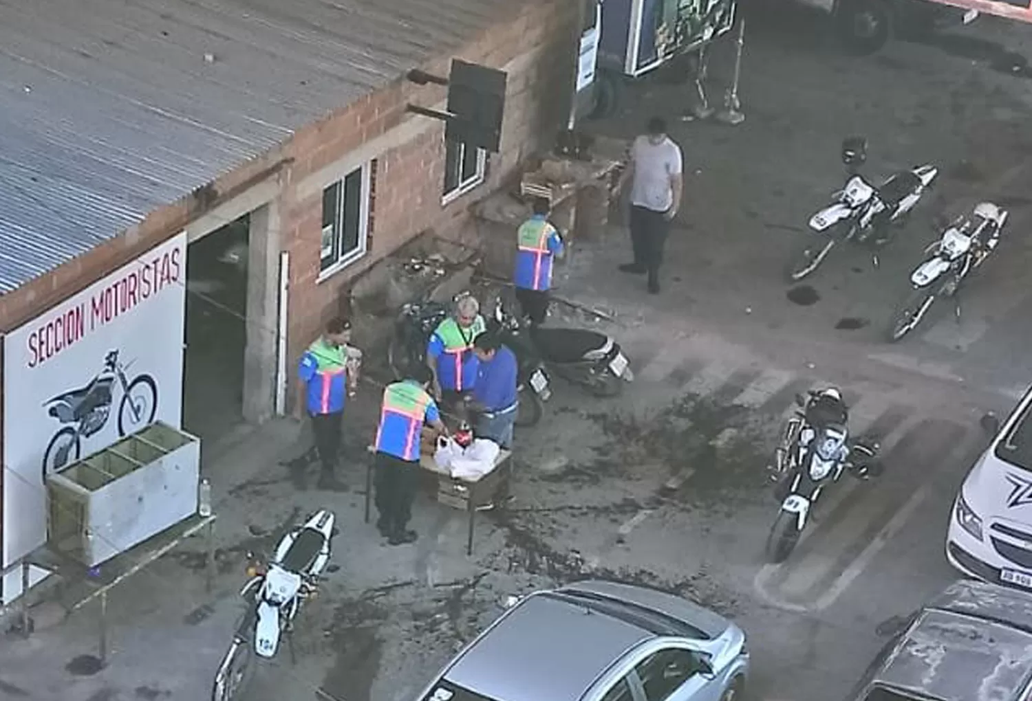 Inspectores de tránsito aprovecharon la cuarentena para hacer un asado 