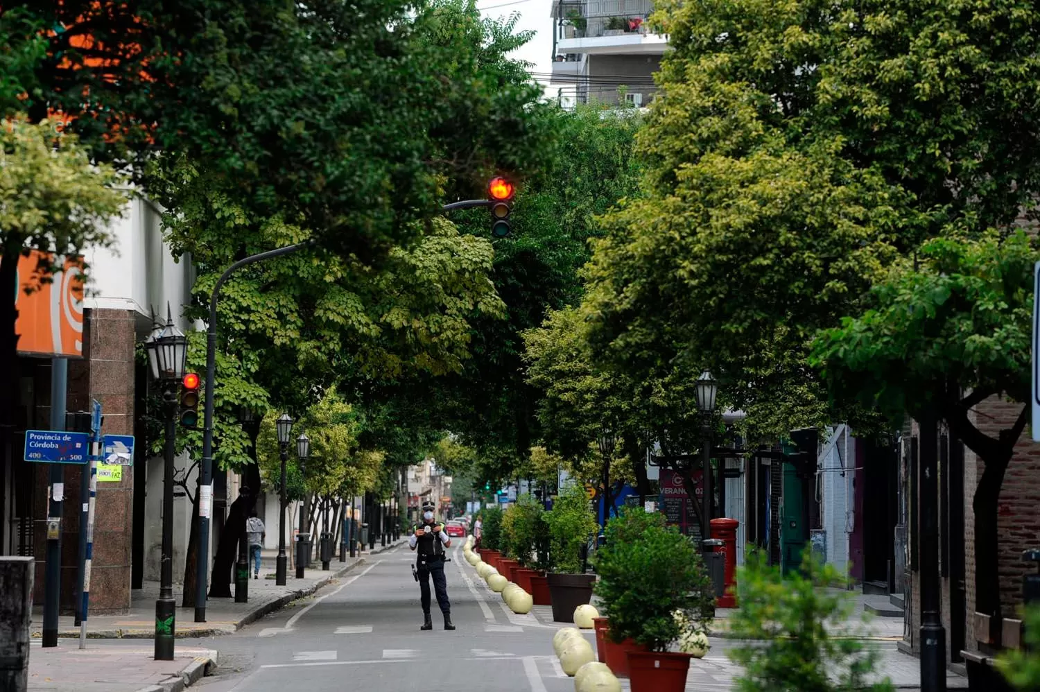 LA CIUDAD, DESIERTA. No se vio demasiada circulación en las calles del microcentro.