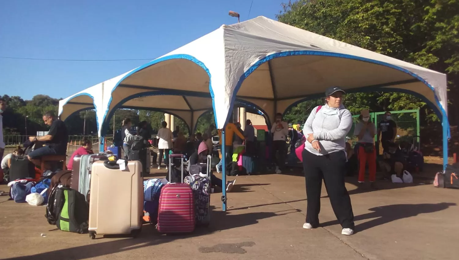 SIN RESPUESTAS. Lamentan la centralización con la que se organizó el regreso de los argentinos en las fronteras. 