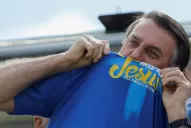 Bolsonaro lanza amenazas y se queda solo