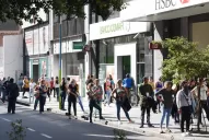 Mañana y el domingo abrirán los bancos, en sus horarios habituales