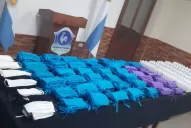 Gesto solidario: policías retirados donaron barbijos y alcohol en gel para los efectivos que realizan los controles