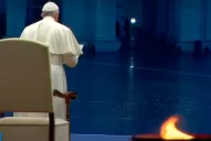 El Papa bendijo al mundo desde la vacía Plaza de San Pedro: en esta tormenta estamos todos