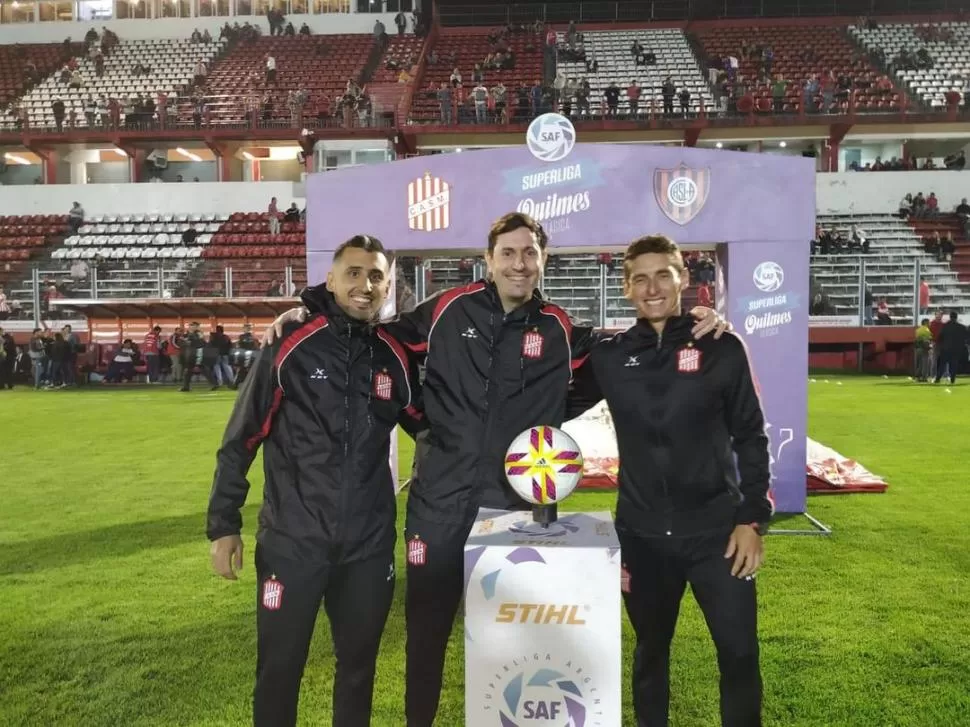 EL EQUIPO COMPLETO. Llorens, Abdulhamid y Solís, los kinesiólogos del club.