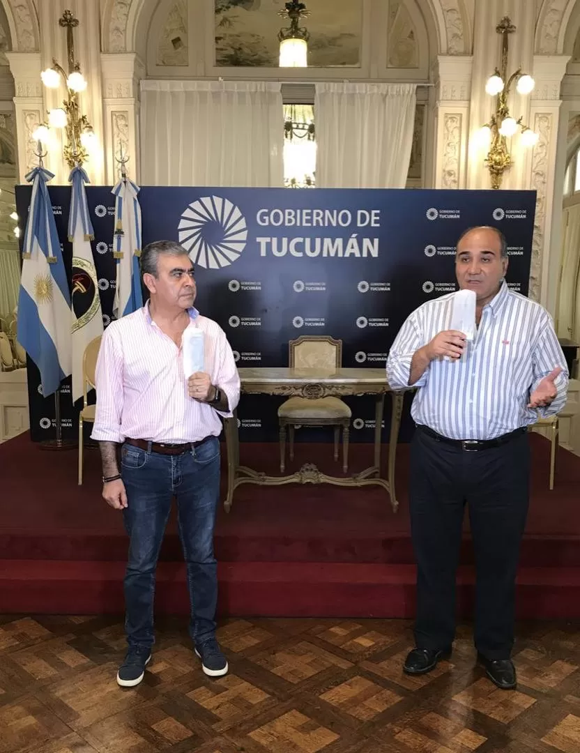 Allfaro y Manzur durante la conferencia de prensa en Casa de Gobierno.