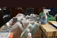 Polémica: un legislador tucumano del oficialismo reparte alcohol en gel con su nombre