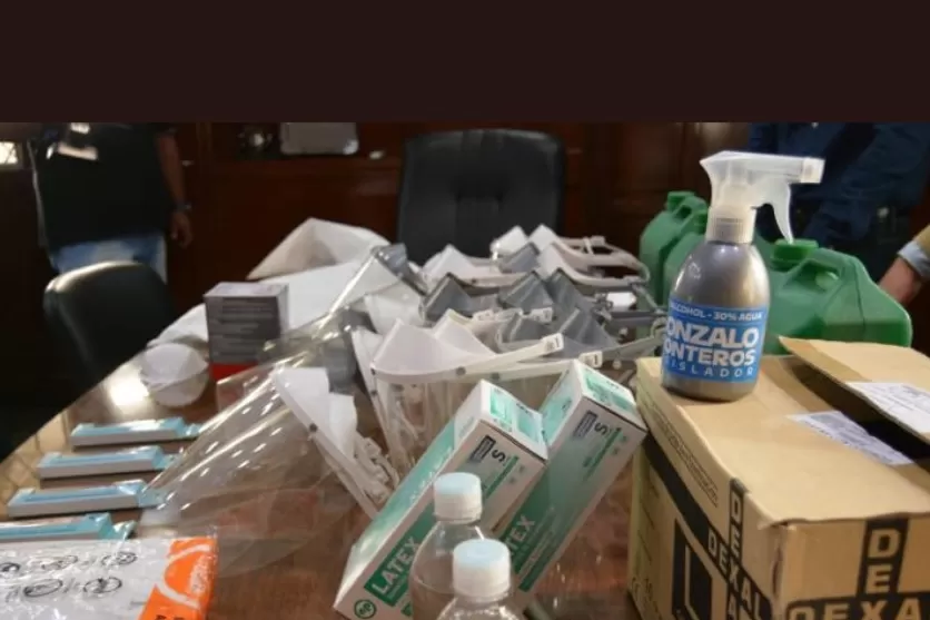 EN LAS REDES. A muchos usuarios no le gustó que el peronista ponga su nombre en los artículos. 