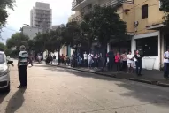 Cuatro historias y cuatro respuestas a por qué hay tantas colas para pagar servicios