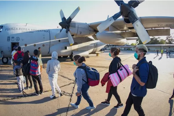 Más de 2.500 argentinos varados en el exterior regresarán en los próximos días