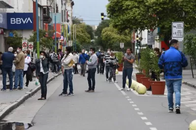 Denuncian que un banco redujo los salarios de sus empleados durante la pandemia