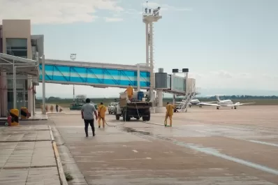 Desinfectaron el aeropuerto Benjamín Matienzo de punta a punta