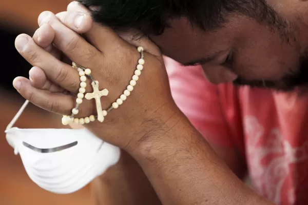 Cómo participar de la celebración del Viernes Santo desde casa