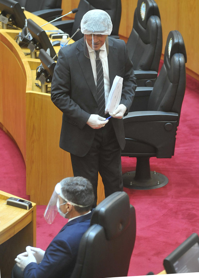 EN EL RECINTO. El legislador Deiana (de azul) fue quien se ofreció a gestionar las máscaras plásticas, deslizó Jaldo en una entrevista. la gaceta / foto de antonio ferroni 