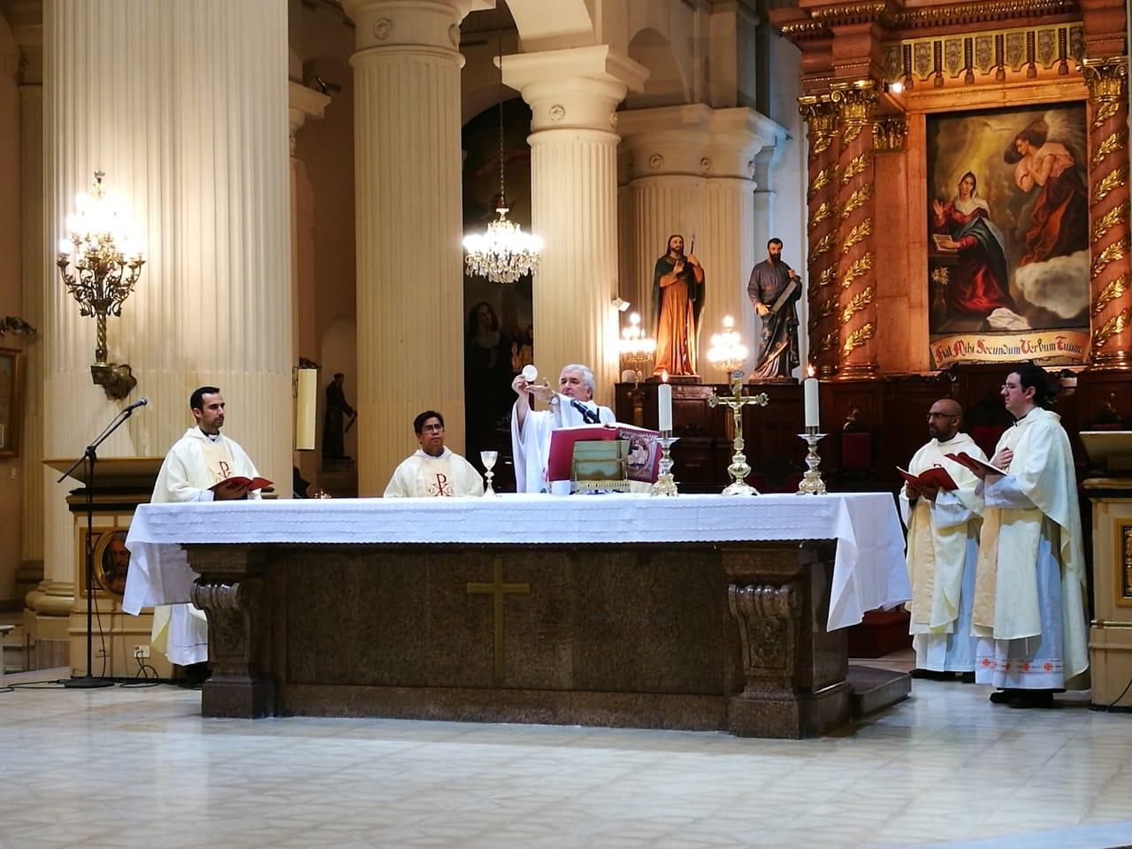 “Jamás imaginé una Semana Santa así, con templos cerrados pero con la Iglesia metida en cada hogar”