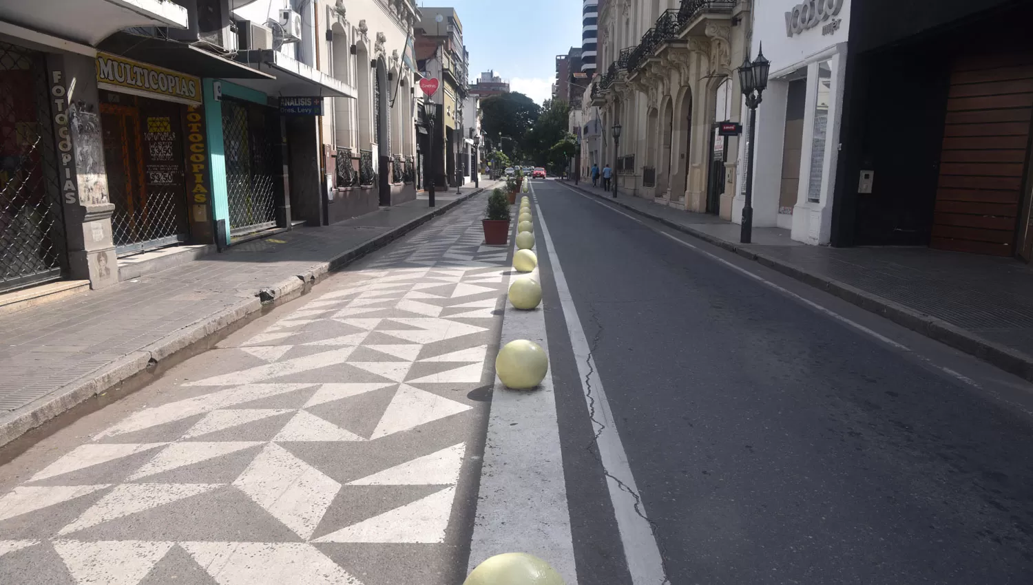 CALLES VACÍAS. El último feriado sumado al aislamiento por la crisis pandemia de covid-19 dejará despobladas las principales arterias de la ciudad.