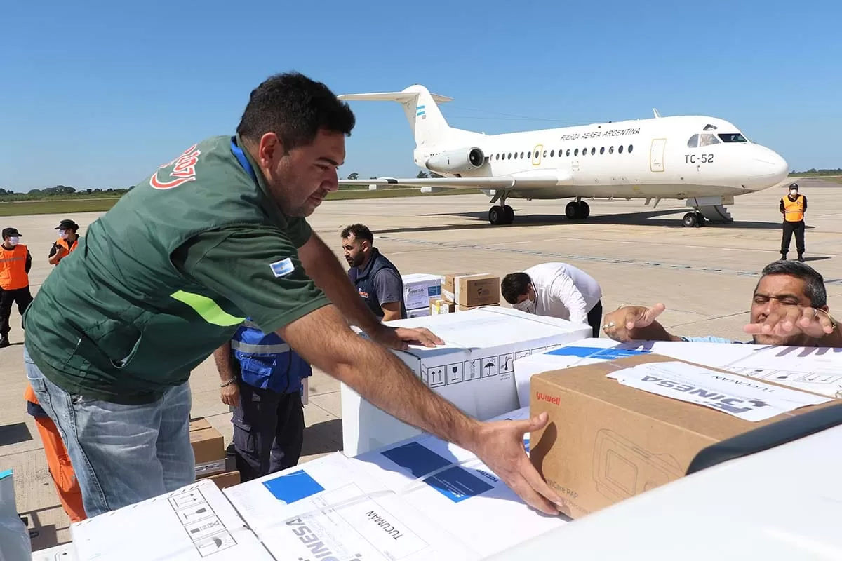 El material se descargó en el aeropuerto Benjamín Matienzo.