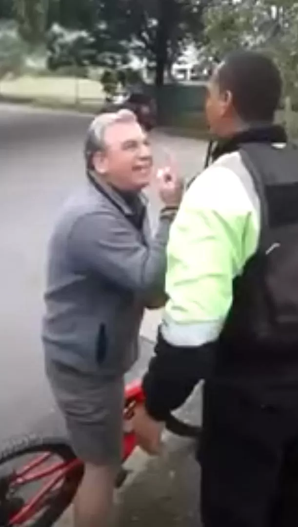 POLÉMICA IMAGEN. Ernesto Prebisch en uno de los momentos en los que insulta a un guardia. CAPTURA DE VIDEO