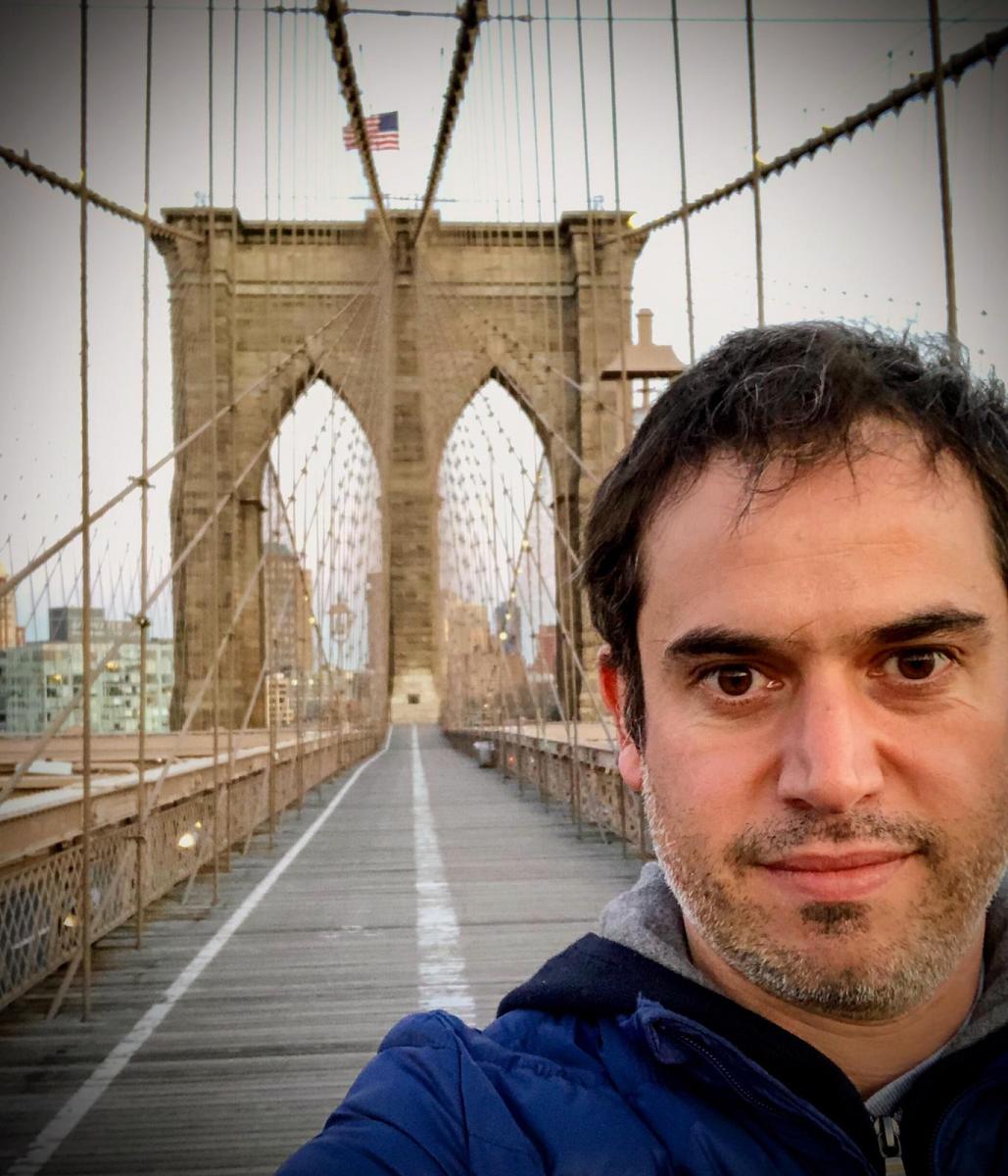 PARA ÉL SOLITO. El puente de Brooklyn totalmente despejado, solo en tiempos de coronavirus.