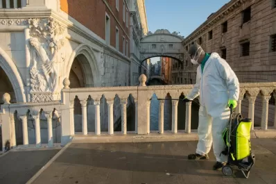Italia vuelve a estar peor y supera los 20.000 fallecidos