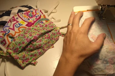 Si hay pandemia, que sea con onda: diseñadoras tucumanas confeccionan barbijos cool