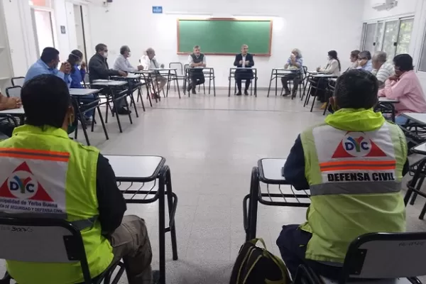 Los bomberos voluntarios de cada municipio se suman al trabajo para combatir el coronavirus
