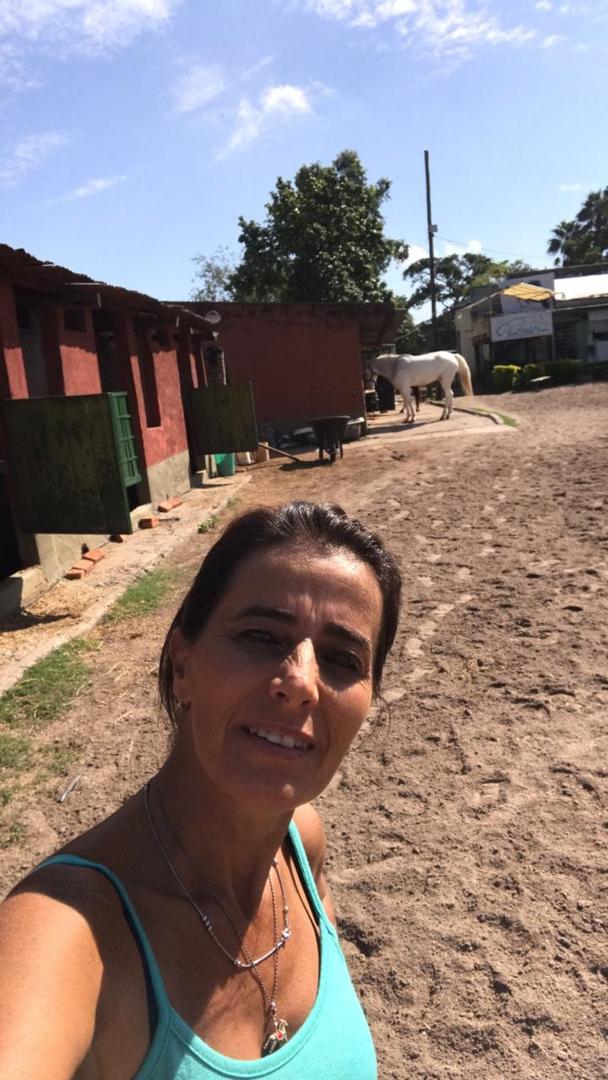 TAREA CONCLUIDA. La amazona al finalizar el primer turno de tareas.