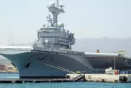 Cerca de 700 tripulantes de un barco nuclear francés están infectados con coronavirus 