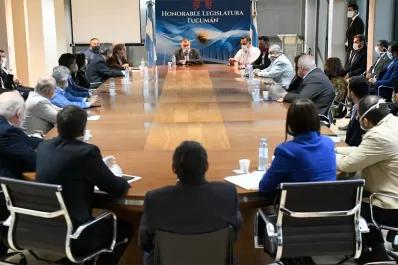 Legisladores y empresarios analizan medidas para aliviar a los comercios paralizados