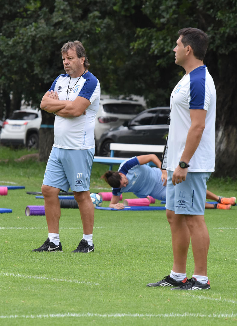 BARAJAR Y DAR DE NUEVO. Zielinski y su cuerpo técnico deberán volver a poner en forma a sus muchachos, algo que ya hicieron en enero y tenían pensado para julio. Esta vez, llegará antes.    