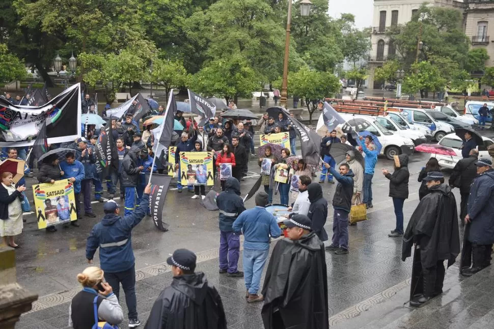 UN CASO POLÉMICO. Los compañeros de empresa del operario de CCC realizaron varias y ruidosas manifestaciones para exigir justicia- la gaceta / foto de Analía Jaramillo 