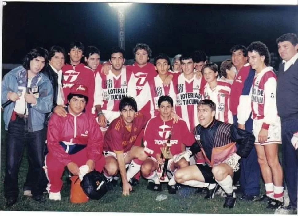 LOS PROTAGONISTAS. La formación que venció al equipo italiano con un gol del “Cachi” Zelaya. 