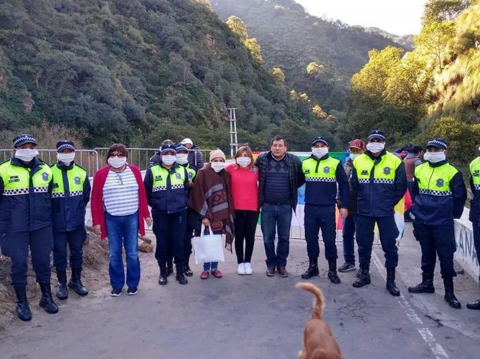 20 DE MARZO. El legislador Yapura Astorga, ediles, Mamaní y policías. 