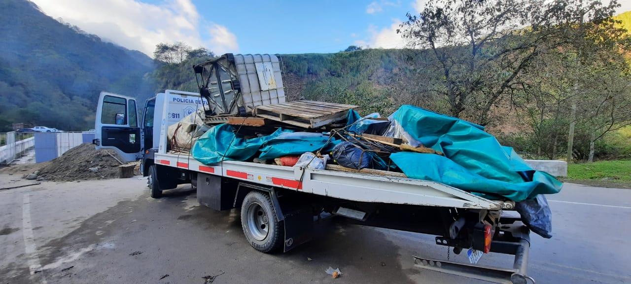 Corridas, disparos y mucha tensión: desalojaron el corte en la ruta a los Valles 