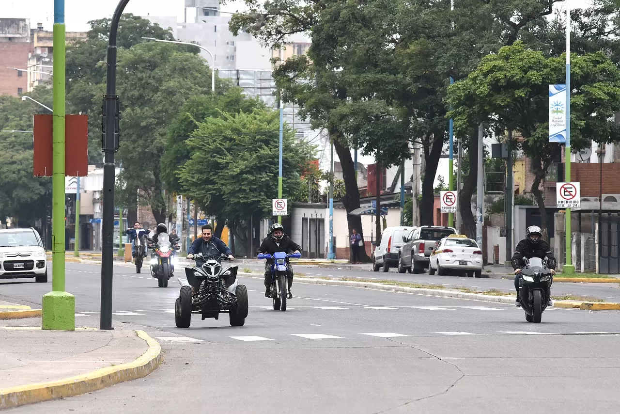 Encuesta: si cometés una infracción de tránsito y te detienen en un control, ¿cuál es tu reacción?