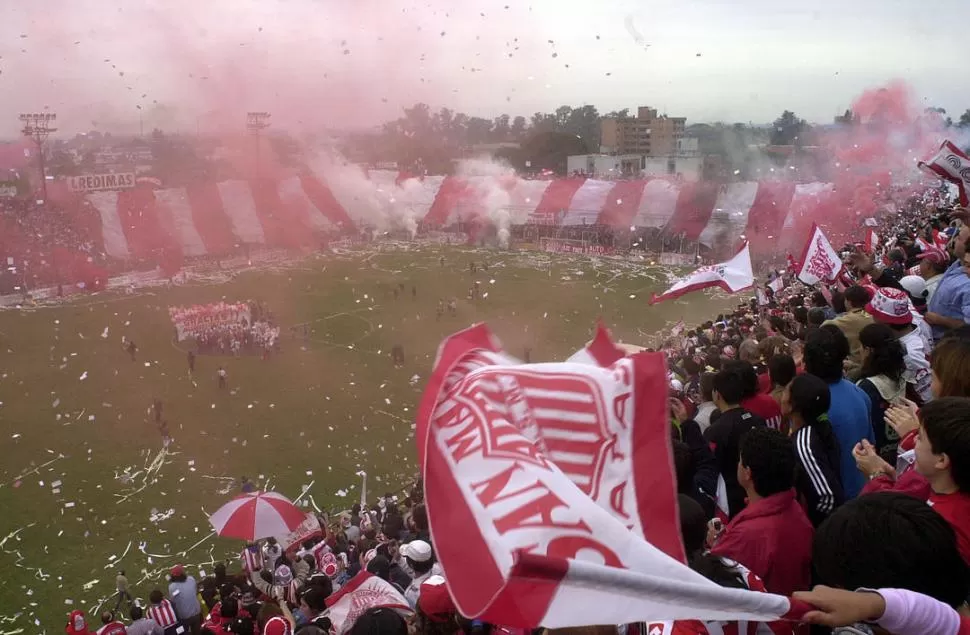 ALIENTO. Pese a que no hay partidos, son días muy activos para los fanáticos de San Martín, que pasaron por todo tipo de sensaciones antes y después del anuncio de AFA sobre los ascensos a Primera división. la gaceta / foto de hector peralta