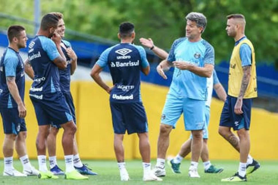 SERÁ DISTINTO. Cuando vuelva al trabajo el plantel de Gremio, sus jugadores ya no estarán tan cerca uno de otro. 