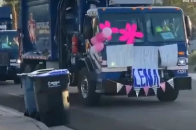 Un desfile de camiones de basura sorprendió a una niña de tres años por su cumpleaños durante el aislamiento