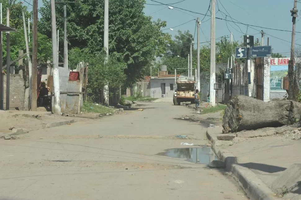 LA COSTANERA. La población depende de “changas”. 