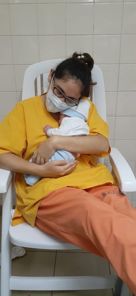 Héroes sin capas: la historia de una pareja de médicos tucumanos que atiende a pacientes con covid-19 en Buenos Aires