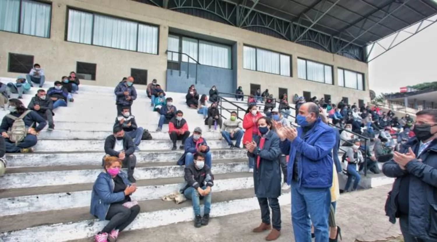 EN EL HIPODROMO. Manzur visitó el lugar donde se pagó el IFE.