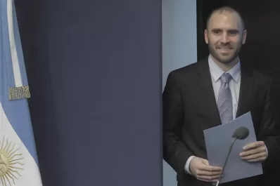 Guzmán consiguió el aval de 138 economistas en la negociación de la deuda