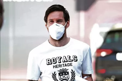 Ni el tapaboca puede ocultar la sonrisa de Messi
