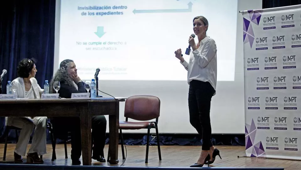 EN FOCO. La ministra Bendel presidió una reunión de la que pariciparon expertos para analizar la situación de niños y de adolescentes en el contexto de cuarentena.