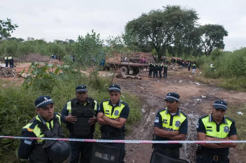 LA CAUSA. Operativo en la cortadera de ladrillos, donde trabajaba Suárez. la gaceta / foto de DIEGO ARAOZ (archivo)