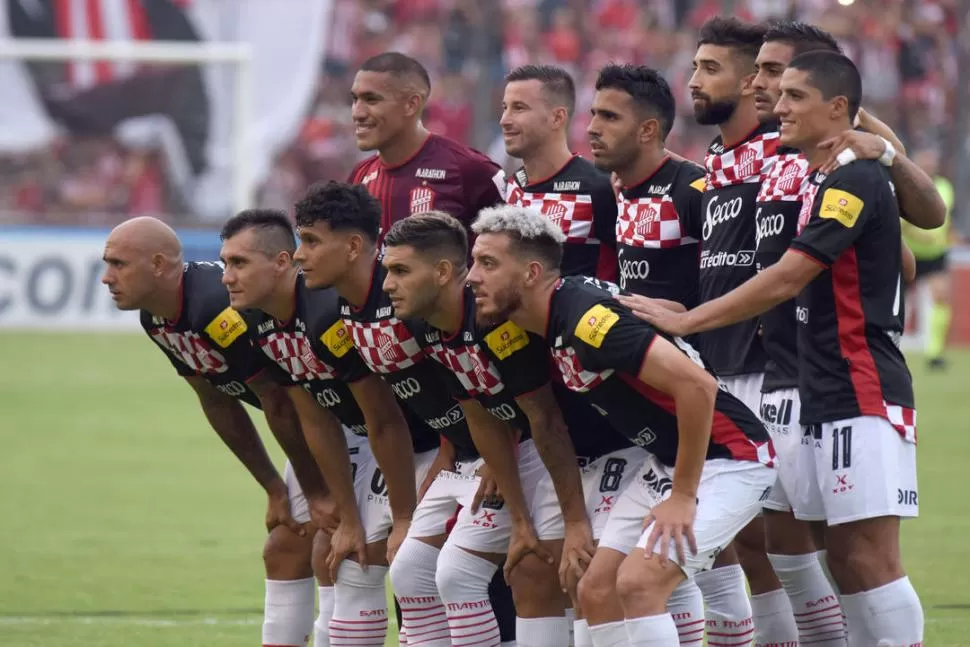 TIEMPOS DE IDAS Y VUELTAS. El plantel de San Martín espera novedades acerca del ascenso. 