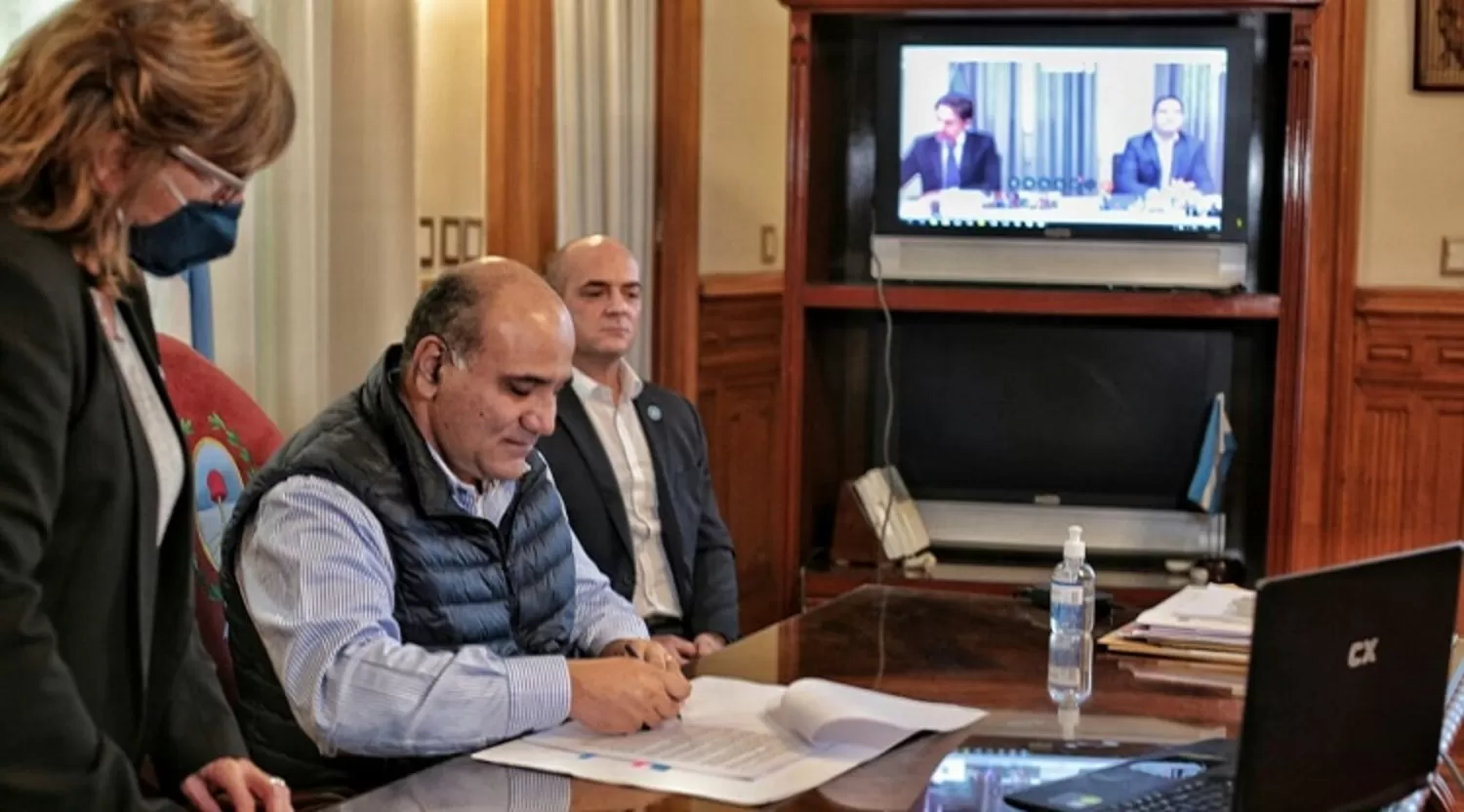 POR VIDEOCONFERENCIA. Así se firmó el convenio con el ministro Trotta.