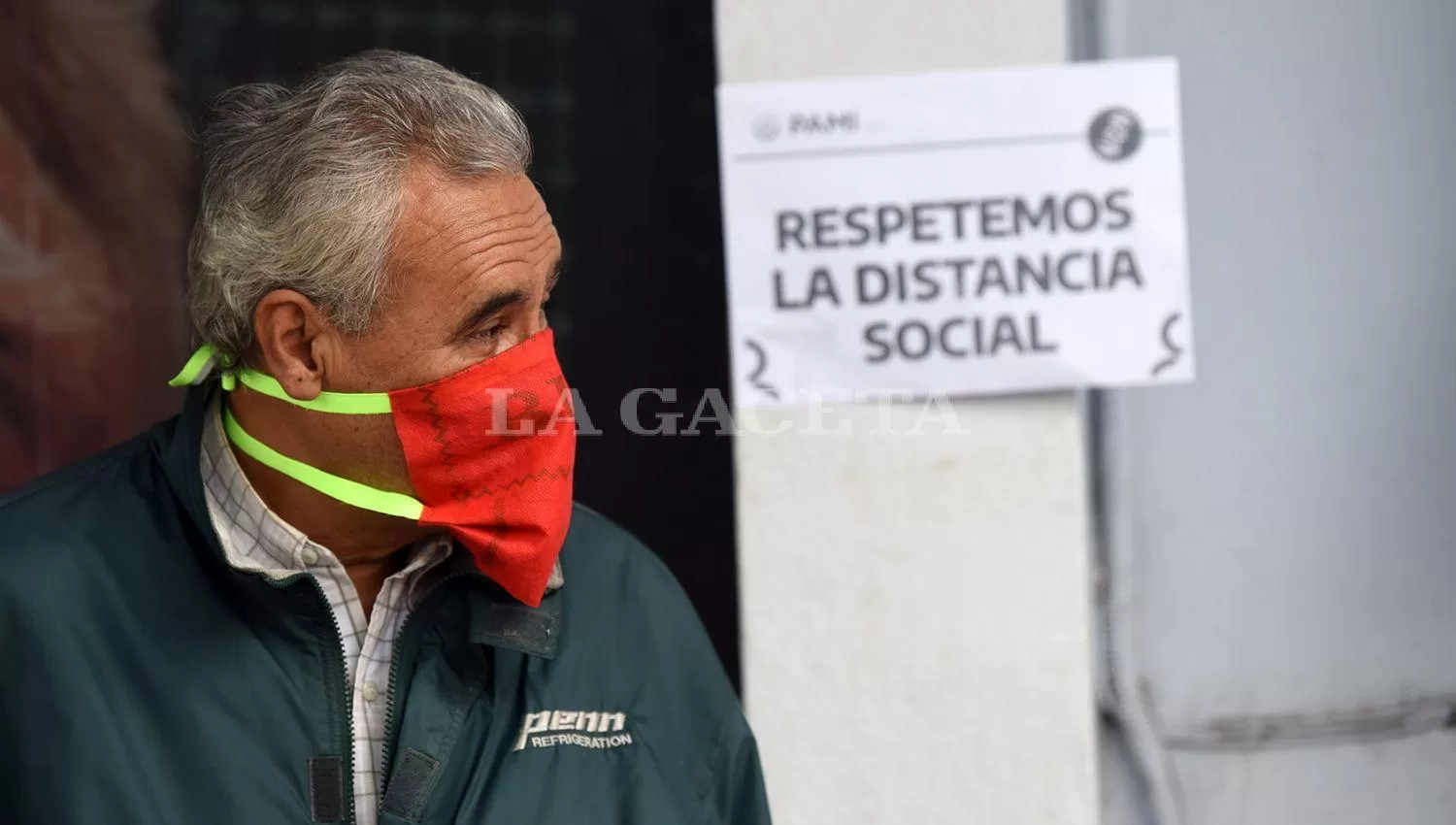 PROTEGIDOS. Usar barbijo y mantener la distancia social, dos consejos a tener en cuenta.