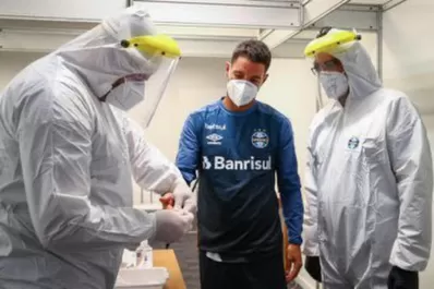 El fútbol de Brasil juega con fuego